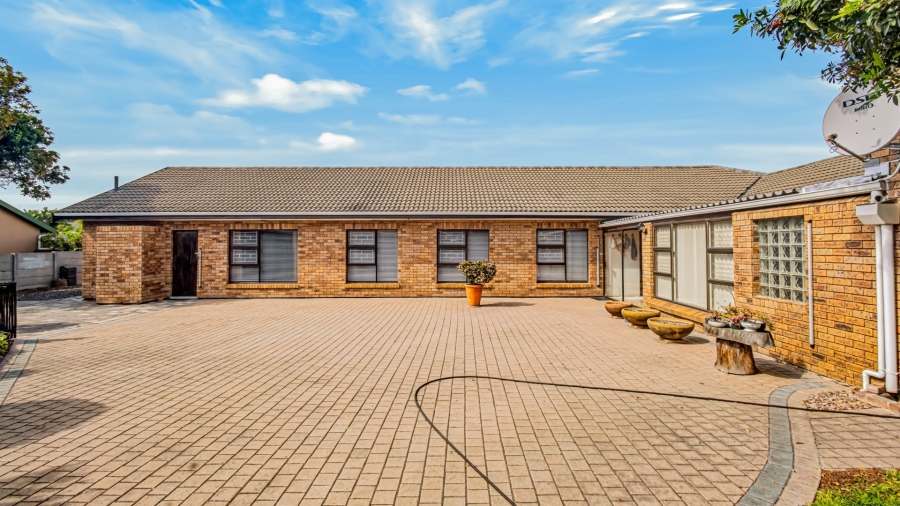 3 Bedroom Property for Sale in Monte Vista Western Cape